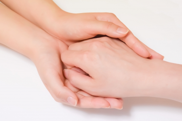 つながれた手
