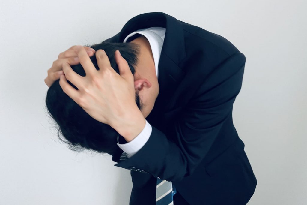 職場環境の問題でびっくり退職するか悩む社員